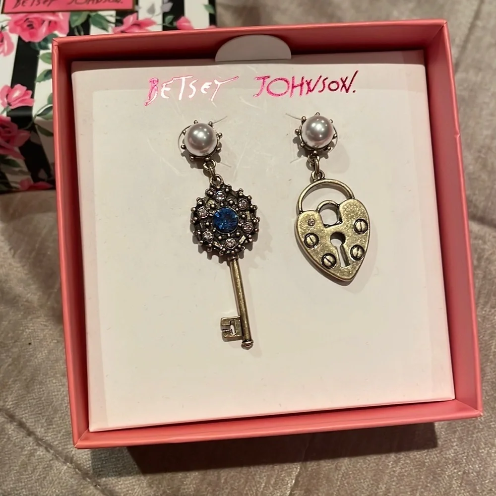 Betsey Johnson Lock and Key Earrings NWOTS - Picture 1 of 5
